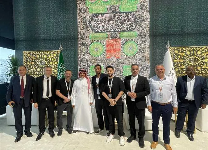 وزير الإعلام السعودي يستضيف عمرو سعد وأحمد السقا وحماده هلال على مائدة العشاء قبل أداء مناسك الحج وزير الإعلام السعودي يستضيف عمرو سعد وأحمد السقا وحماده هلال على مائدة العشاء قبل أداء مناسك الحج