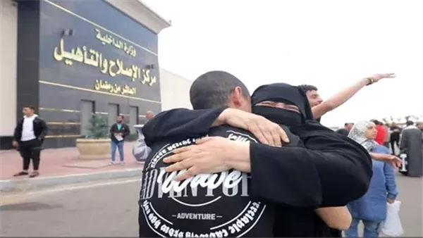 المعفى عنهم من مجموعة الـ2215 سجينًا: “نُعبر عن شكرنا للرئيس.. وسنبدأ حياة جديدة” المعفى عنهم من مجموعة الـ2215 سجينًا: “نُعبر عن شكرنا للرئيس.. وسنبدأ حياة جديدة”
