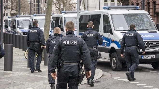 حادث إصطدام في مدينة باساو الألمانية: إصابات خطيرة واعتقال السائق وسط بدء التحقيقات حادث إصطدام في مدينة باساو الألمانية: إصابات خطيرة واعتقال السائق وسط بدء التحقيقات
