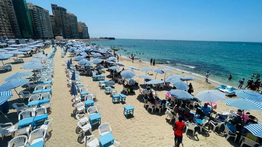 شواطئ الإسكندرية تستقبل المواطنين بنسبة إشغال تصل إلى 85% شواطئ الإسكندرية تستقبل المواطنين بنسبة إشغال تصل إلى 85%