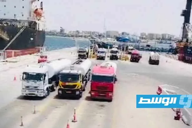 وزارة الداخلية: الوقود متوفر بكميات وفيرة ولا داعي للازدحام عند محطات التوزيع وزارة الداخلية: الوقود متوفر بكميات وفيرة ولا داعي للازدحام عند محطات التوزيع