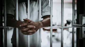 إحالة موقوفين بتهمة حيازة كمية من مخدر الحشيش في منطقة أبو النمرس إلى القضاء