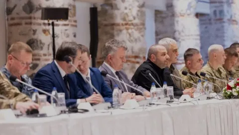 أوكرانيا تطالب روسيا بتنفيذ اتفاق تبادل الأسرى وجثث القتلى في محادثات إسطنبول أوكرانيا تطالب روسيا بتنفيذ اتفاق تبادل الأسرى وجثث القتلى في محادثات إسطنبول