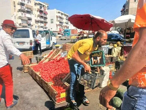 حي الضواحى في بورسعيد يقوم بحملات واسعة لمراقبة إزالة الإشغالات والمخالفات. حي الضواحى في بورسعيد يقوم بحملات واسعة لمراقبة إزالة الإشغالات والمخالفات.