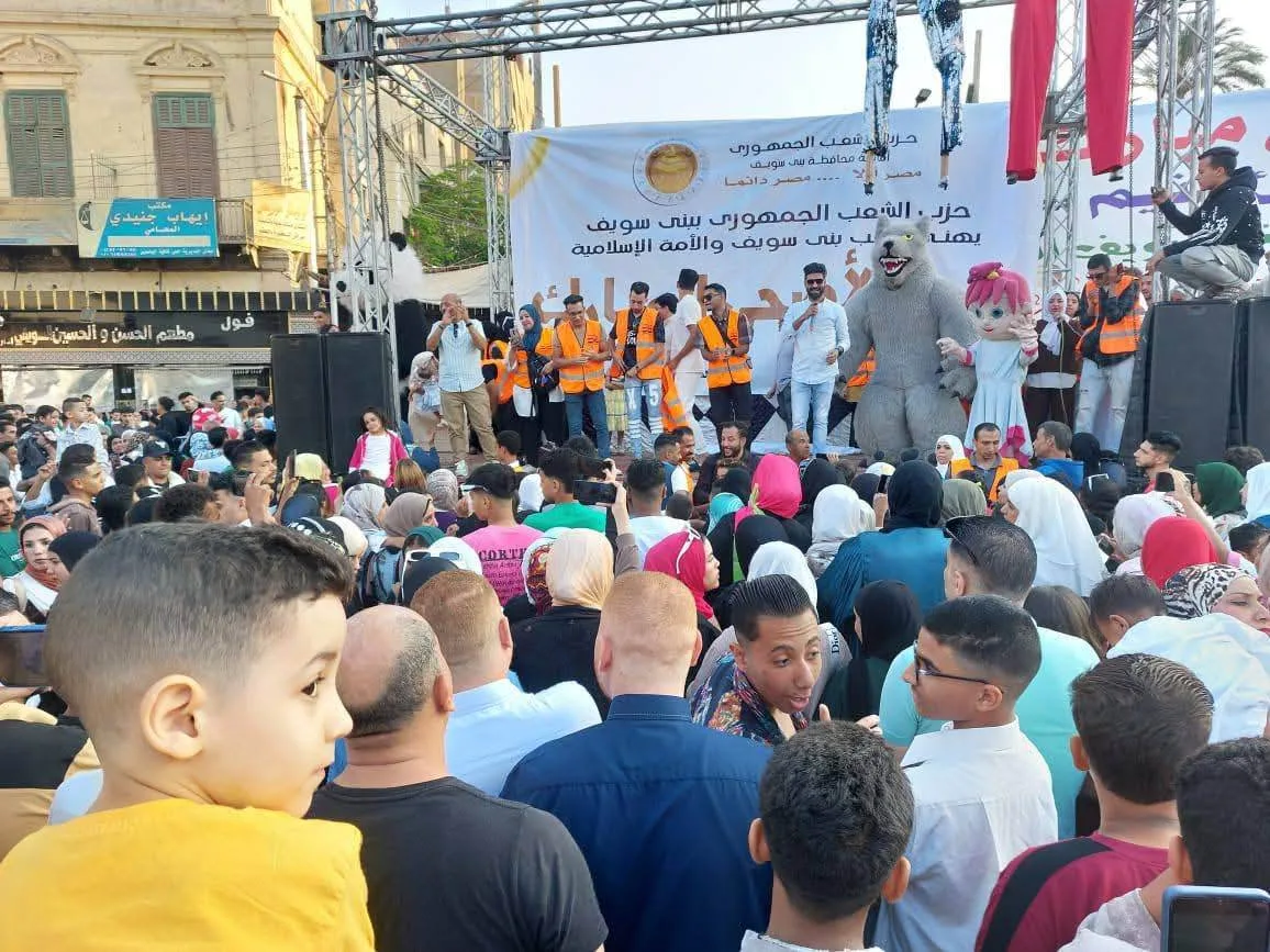 الجمهوري في بني سويف يقيم حفلاً فنياً ويقدم مسرح عرائس ويوزع هدايا وألعاب للأطفال الجمهوري في بني سويف يقيم حفلاً فنياً ويقدم مسرح عرائس ويوزع هدايا وألعاب للأطفال