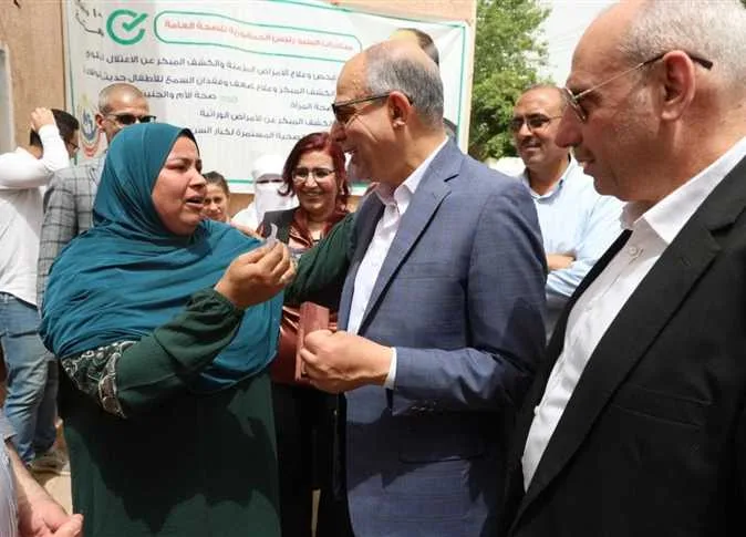 محافظ المنيا: زياراتي الميدانية قربتني من مشكلات المواطنين وآلامهم اليومية. محافظ المنيا: زياراتي الميدانية قربتني من مشكلات المواطنين وآلامهم اليومية.