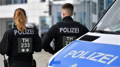 حادثة صدم مروعة في باساو: رجل يدهس زوجته وابنته في الشارع والشرطة تشتبه في القصد الجنائي حادثة صدم مروعة في باساو: رجل يدهس زوجته وابنته في الشارع والشرطة تشتبه في القصد الجنائي