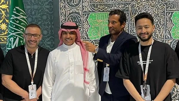 بعد تأديته مناسك الحج.. عمرو سعد مع وزير الإعلام السعودي بعد تأديته مناسك الحج.. عمرو سعد مع وزير الإعلام السعودي