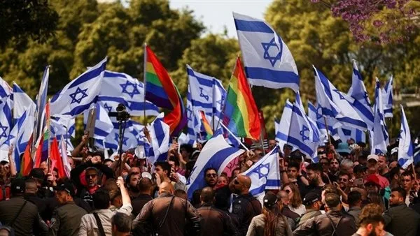 تزايد الاحتجاجات في إسرائيل: المتظاهرون يكسّرون زجاج المحكمة العليا