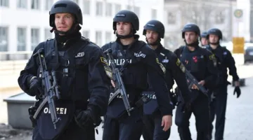 إصابة خمسة أفراد نتيجة صدم رجل لحشد بسيارته في مدينة باساو الألمانية