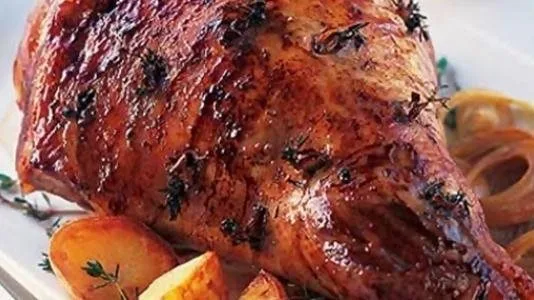 أشهى طبق في عيد الأضحى .. اكتشفي أسرار تحضير فخذة الضأن كما في المطاعم