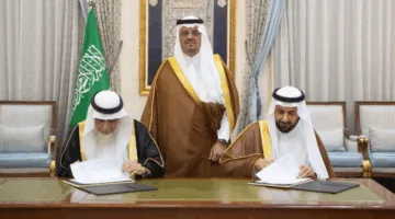 بدء عملية استبدال كسوة الكعبة المشرفة مع بداية شهر محرم: تسليم الكسوة لسدنة بيت الله الحرام