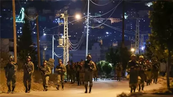 استشهاد شاب وإصابة اثنين إثر إطلاق نار من قوات الاحتلال جنوب الخليل استشهاد شاب وإصابة اثنين إثر إطلاق نار من قوات الاحتلال جنوب الخليل
