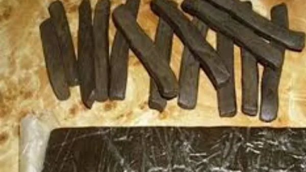 بمبلغ 70 مليون جنيه.. تمديد حبس مجموعة إجرامية بتهمة توزيع حشيش صناعي بمبلغ 70 مليون جنيه.. تمديد حبس مجموعة إجرامية بتهمة توزيع حشيش صناعي