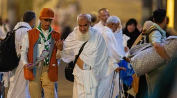 الكشافة تستمر في توجيه الحجاج الضائعين في مشعر منى