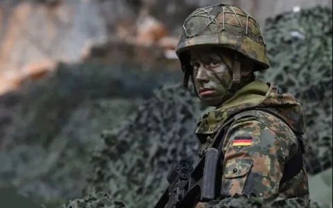 مسؤولة: أمام ألمانيا ثلاث سنوات لإكمال عملية إعادة تسليح جيشها مسؤولة: أمام ألمانيا ثلاث سنوات لإكمال عملية إعادة تسليح جيشها