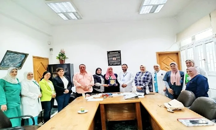مدير مستشفيات الإسكندرية يقوم بجولة في مستشفى شرق المدينة مدير مستشفيات الإسكندرية يقوم بجولة في مستشفى شرق المدينة
