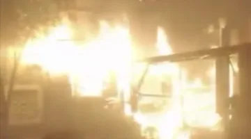 كل شيء فقد في瞬ات.. حريق في كشك بقالة بجوار كلية التربية بمدينة الخارجة