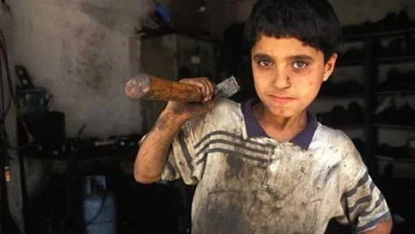 توظيف الأطفال في العمل القسري يعرض للعقوبة بالسجن لمدة 5 سنوات.
