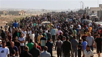 وقف توزيع المساعدات في غزة.. سقوط شهداء وجرحى خلال استلامهم الإعانات وقف توزيع المساعدات في غزة.. سقوط شهداء وجرحى خلال استلامهم الإعانات