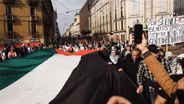 أحزاب المعارضة في إيطاليا تتظاهر في روما للمطالبة بوقف الإبادة في غزة أحزاب المعارضة في إيطاليا تتظاهر في روما للمطالبة بوقف الإبادة في غزة