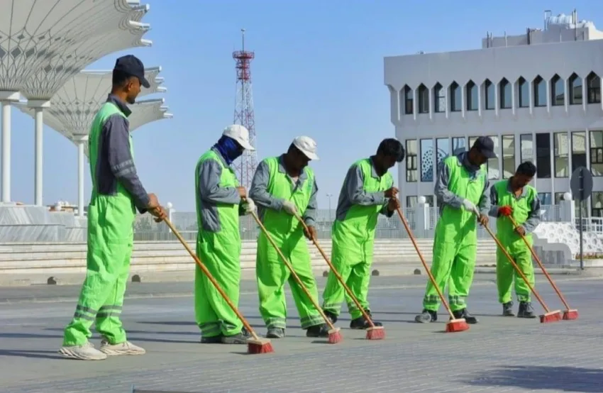 حفر الباطن تتخلص من (4,293) طنًا من النفايات وتنظف (3,672) حاوية في أسبوع واحد حفر الباطن تتخلص من (4,293) طنًا من النفايات وتنظف (3,672) حاوية في أسبوع واحد