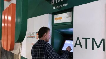 أخطاء شائعة أثناء استخدام ماكينة الصراف الآلي للسحب أو الإيداع أو الاستعلام وكيفية تجاوزها