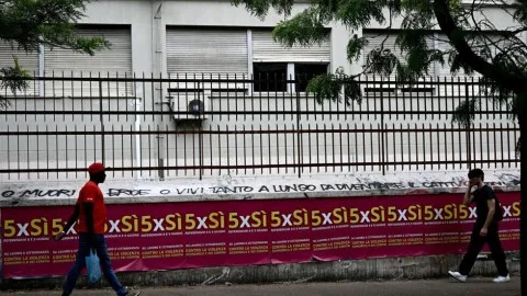 إيطاليا تعقد استفتاءً بشأن قوانين الجنسية وحقوق العمال إيطاليا تعقد استفتاءً بشأن قوانين الجنسية وحقوق العمال