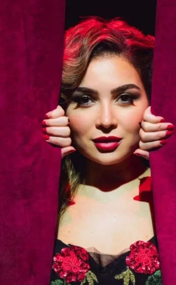 انظروا… إطلالة رائعة للفنانة مي عز الدين