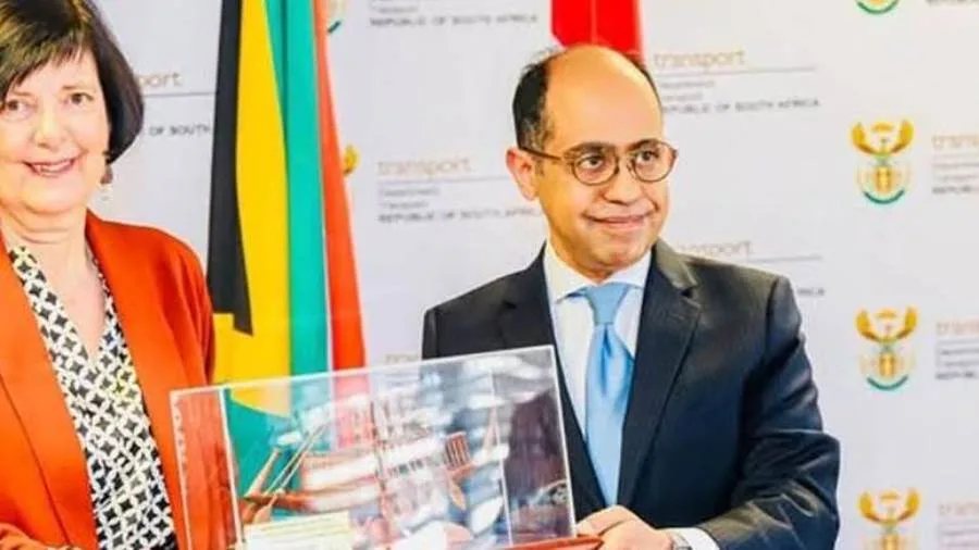 سفير مصر في بريتوريا يناقش مع وزيرة النقل الجنوب أفريقية تعزيز التعاون بين البلدين سفير مصر في بريتوريا يناقش مع وزيرة النقل الجنوب أفريقية تعزيز التعاون بين البلدين