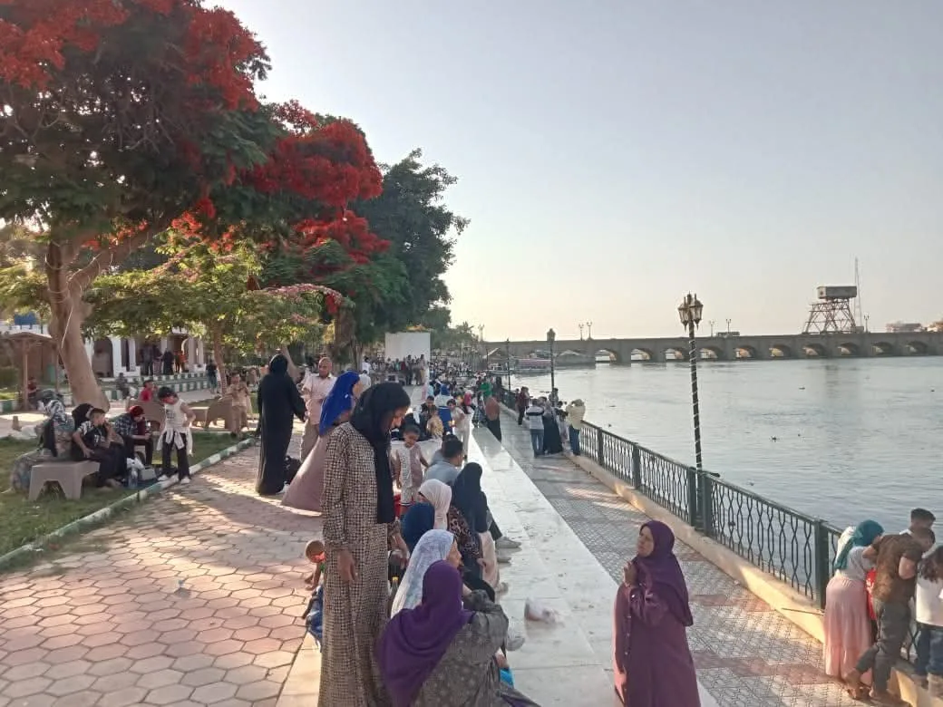 ارتفاع الطلب على حدائق القناطر الخيرية في اليوم الثالث من عيد الأضحى.. صور ارتفاع الطلب على حدائق القناطر الخيرية في اليوم الثالث من عيد الأضحى.. صور
