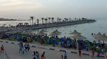 شواطئ الغردقة تزدحم بالزوار في اليوم الثالث من العيد.. تذاكر بأسعار رمزية