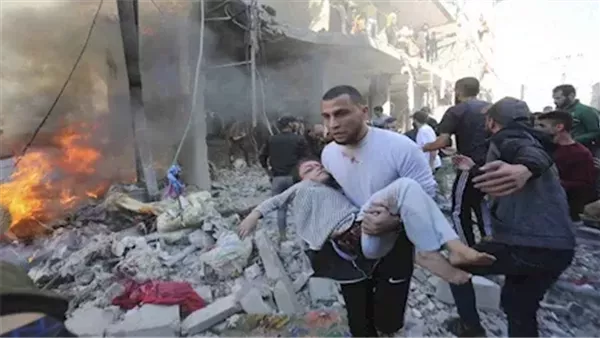 طريق الخطر: الاحتلال يستهدف الفلسطينيين أثناء تلقي المساعدات في غزة طريق الخطر: الاحتلال يستهدف الفلسطينيين أثناء تلقي المساعدات في غزة