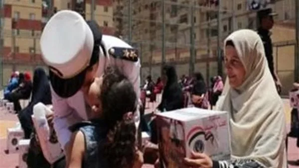 بمناسبة عيد الأضحى وتحت إشراف الرئيس السيسي.. وزارة الداخلية تقدم مواد غذائية مجانية للأكثر احتياجاً. بمناسبة عيد الأضحى وتحت إشراف الرئيس السيسي.. وزارة الداخلية تقدم مواد غذائية مجانية للأكثر احتياجاً.