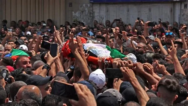 استشهاد فلسطيني وإصابة آخرين برصاص الجيش الإسرائيلي في الضفة الغربية
