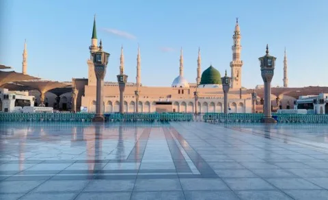 رحلة روحية في أبرز مساجد المدينة المنورة: مواقع تاريخية وإيمان لا يمكن تفويتها