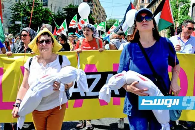 روما تستيقظ.. مئات الآلاف يتجمعون احتجاجاً على “تواطؤ” الحكومة في صراع غزة روما تستيقظ.. مئات الآلاف يتجمعون احتجاجاً على “تواطؤ” الحكومة في صراع غزة