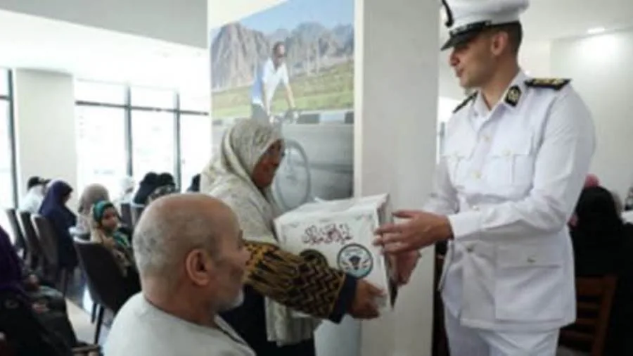 وزارة الداخلية تقدم مساعدات للمحتاجين في الأحياء الجديدة بمناسبة عيد الأضحى وزارة الداخلية تقدم مساعدات للمحتاجين في الأحياء الجديدة بمناسبة عيد الأضحى