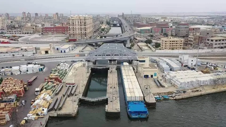 النقل تشجع شركات القطاع الخاص على الاستثمار في النقل النهري تزامناً مع تنفيذ خطة شاملة لتطوير هذا القطاع. النقل تشجع شركات القطاع الخاص على الاستثمار في النقل النهري تزامناً مع تنفيذ خطة شاملة لتطوير هذا القطاع.