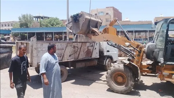 نائب محافظ أسوان: إزالة 300 طن من نفايات القمامة في حي الصداقة الجديدة