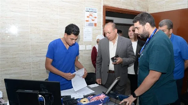 رئيس جامعة المنصورة يزور المستشفيات الجامعية للاطلاع على جودة الخدمات الطبية