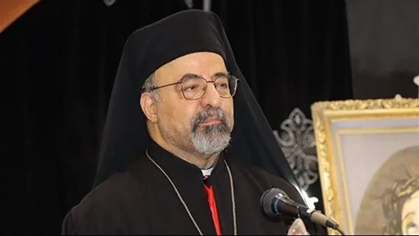 الأنبا إبراهيم إسحق يتولى قيادة قداس عيد نزول الروح القدس