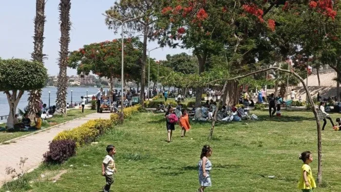 ازدحام كبير في اليوم الثالث من عيد الأضحى بحدائق القناطر الخيرية ازدحام كبير في اليوم الثالث من عيد الأضحى بحدائق القناطر الخيرية