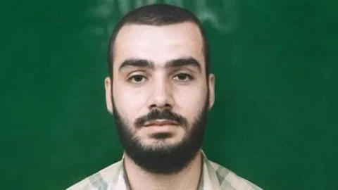 وسائل إعلام إسرائيلية تزعم التحقق من هوية جثمان محمد السنوار وتؤكد أنه تم التعرف عليه ضمن مجموعة من الجثث المكتشفة. وسائل إعلام إسرائيلية تزعم التحقق من هوية جثمان محمد السنوار وتؤكد أنه تم التعرف عليه ضمن مجموعة من الجثث المكتشفة.