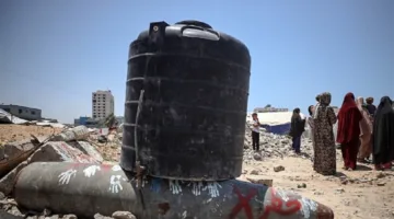 الجوع يضطر سكان غزة للزحف تحت القذائف بحثاً عن الطعام.. الأونروا تؤكد ذلك