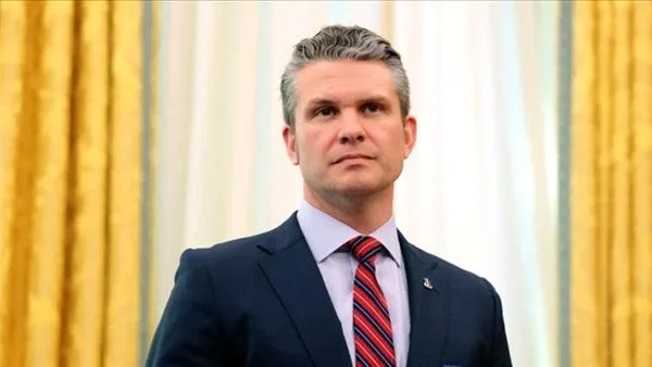 وزير الدفاع الأمريكي ينتقد حاكم كاليفورنيا: “المجنون هو من يتيح حرق مدينته” وزير الدفاع الأمريكي ينتقد حاكم كاليفورنيا: “المجنون هو من يتيح حرق مدينته”