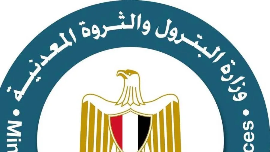 البترول تعلن وفاة السائق خالد شوقي إثر حادث حريق سيارة إمداد البنزين في العاشر من رمضان البترول تعلن وفاة السائق خالد شوقي إثر حادث حريق سيارة إمداد البنزين في العاشر من رمضان