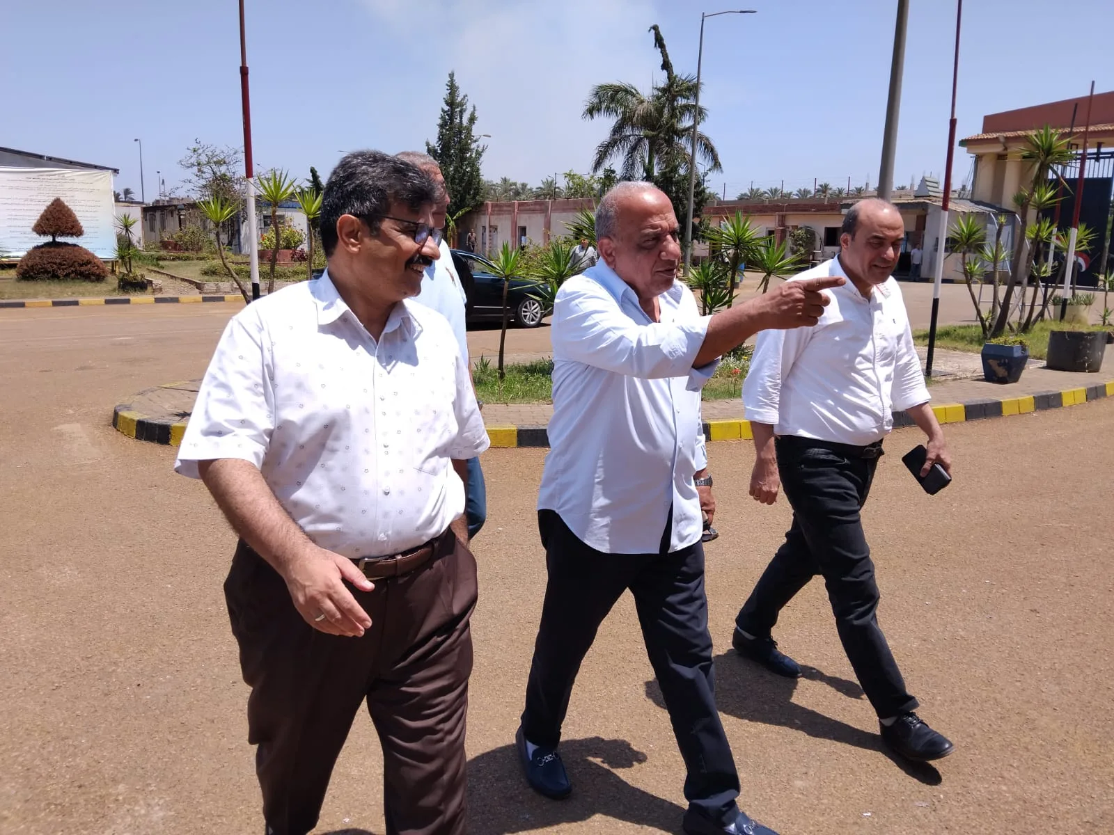 وزير الكهرباء يحتفل بالعيد الثالث مع موظفي محطة توليد أبو قير الجديدة وزير الكهرباء يحتفل بالعيد الثالث مع موظفي محطة توليد أبو قير الجديدة