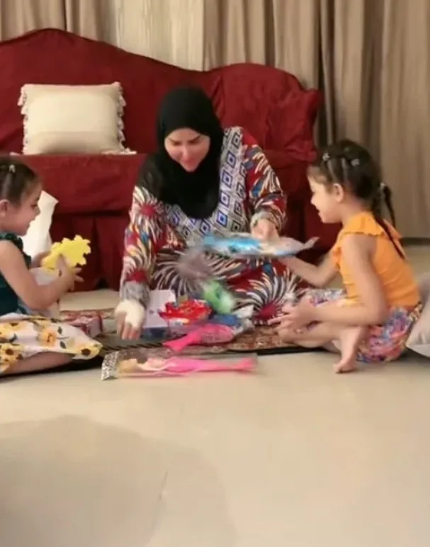 شيماء سعيد تعود للظهور مع ابنتيها بعد اتهام إسماعيل الليثي بـ”الخطف والاعتداء” شيماء سعيد تعود للظهور مع ابنتيها بعد اتهام إسماعيل الليثي بـ”الخطف والاعتداء”