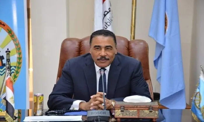 محافظ مطروح: إنهاء خدمات نائب مدينة براني وإحالة مدير النظافة إلى التحقيق محافظ مطروح: إنهاء خدمات نائب مدينة براني وإحالة مدير النظافة إلى التحقيق